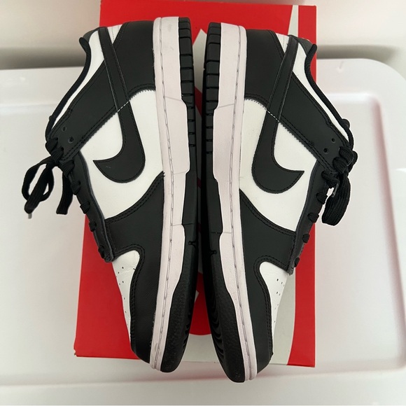 In box Nike women’s dunk low black and white - Picture 4 of 12
